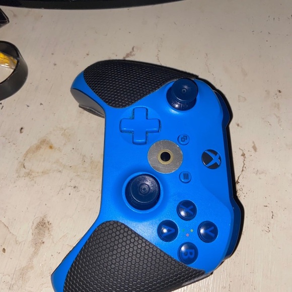Wireless Blue x box remote with handgrips - Picture 8 of 9